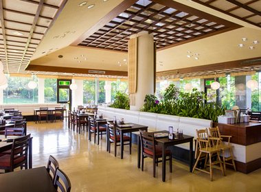 レストラン　首里杜