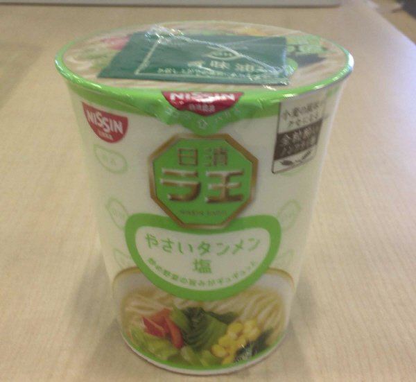 日清ラ王タテカップ　やさいタンメン塩