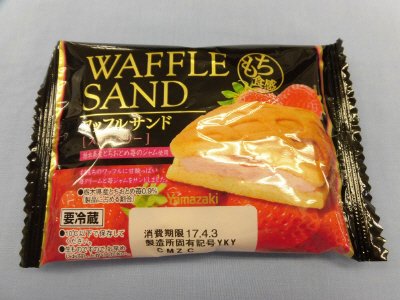 ワッフルサンド（ストロベリー）