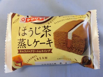 ほうじ茶蒸しケーキ（キャラメルクリーム＆ホイップ）