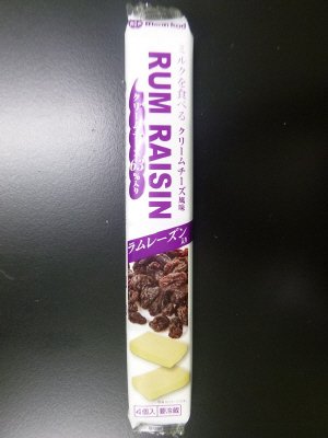 ミルクを食べるクリームチーズ風味 ラムレーズン入り