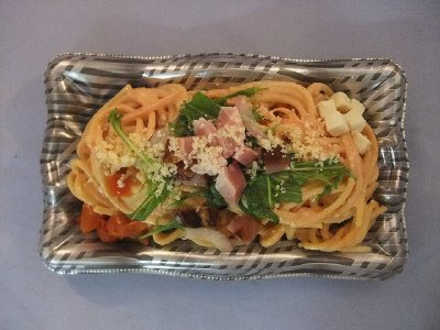 ベーコンとトマトのパスタサラダ