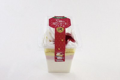 ５層の苺ショートパフェ