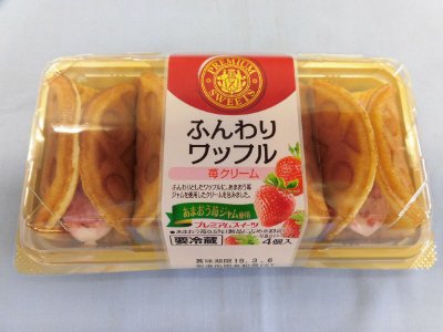 ふんわりワッフル（苺クリーム）