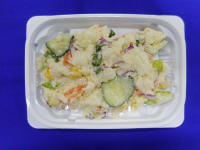 こだわりの野菜ポテトサラダ中