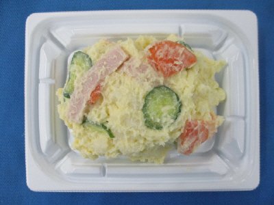 お芋が美味しいポテトサラダ中