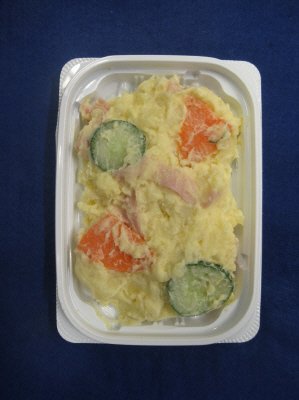 お芋が美味しいポテトサラダ中