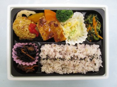 鶏つくねの雑穀米弁当