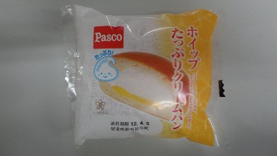 ホイップたっぷりクリームパン