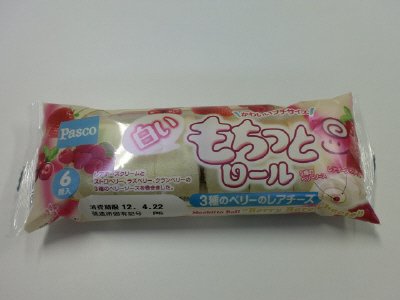 白いもちっとロール　３種のベリーのレアチーズ　６個入
