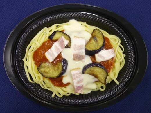 生パスタ（トマトとチーズ）