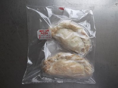 カルツォーネ（３種のチーズ入り）