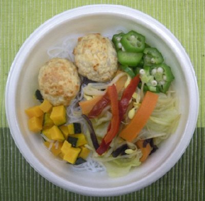鶏団子と生姜の春雨スープ