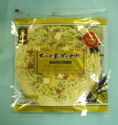 ちょっと贅沢なピザ　バジルと５種のチーズ