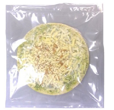 バジルとスモークチーズのピザ