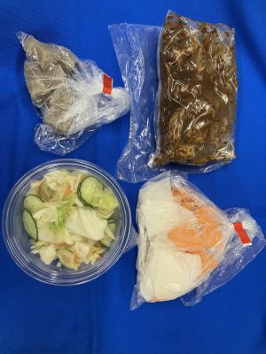 もつ煮込みとおつまみキャベツ