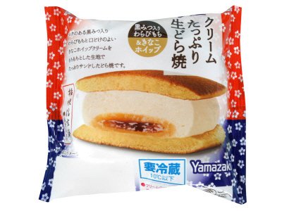 クリームたっぷり生どら焼（黒みつ入りわらびもち＆きなこホイップ）