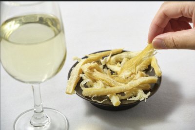 白ワインのための燻製さきいか