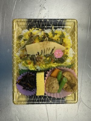 春のちらし寿司弁当