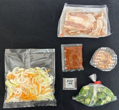 キムチで旨辛！国産オクラと豚バラ肉のピリ辛スタミナ炒め