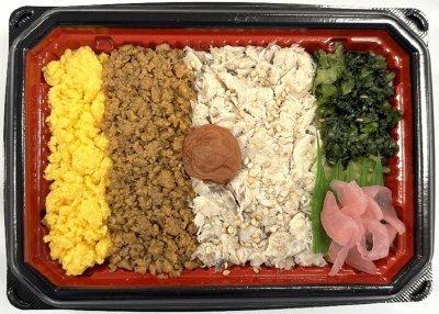 あじのほぐし身と鶏そぼろの彩り弁当