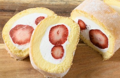 福岡県産あまおう苺ロールケーキ