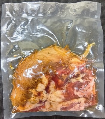 野菜を加える牛肉焼きビーフン