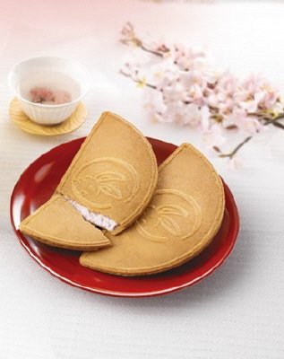 鎌倉さくら茶半月