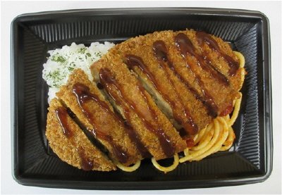 半分、ナポリタン。でかメンチ弁当