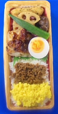 ２色そぼろご飯と鶏照焼き弁当