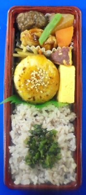 鶏肉の豆腐包み焼きと十穀ご飯弁当