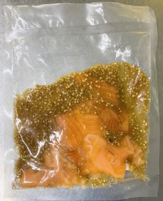 ごま醤油漬けサーモン