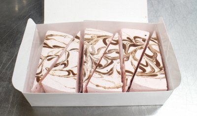 業務用　ストロベリーショコラレアチーズケーキ