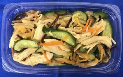 蒸し鶏と中華くらげの和え物