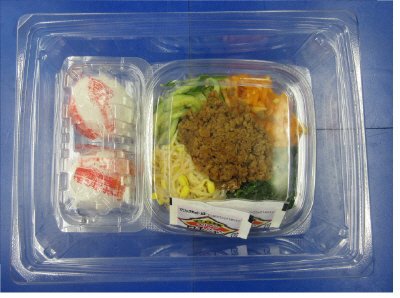 季節の半熟玉子入りビビンバ丼（胡瓜ナムル）