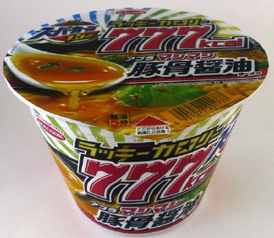 スーパーカップ１．５倍　ラッキーカロリー７７７　豚骨醤油ラーメン