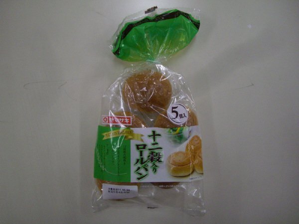 十二穀入りのロールパン