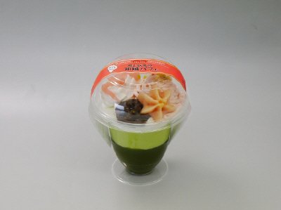 桜と抹茶の和風パフェ