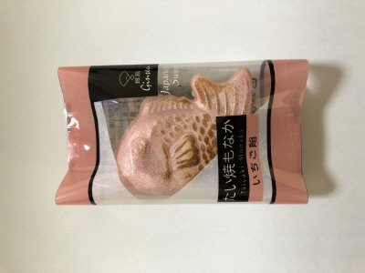 たい焼もなかいちご