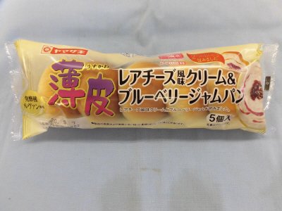 薄皮レアチーズ風味クリーム&ブルーベリージャムパン（５）