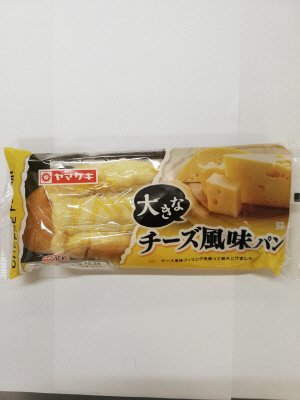 大きなチーズ風味パン
