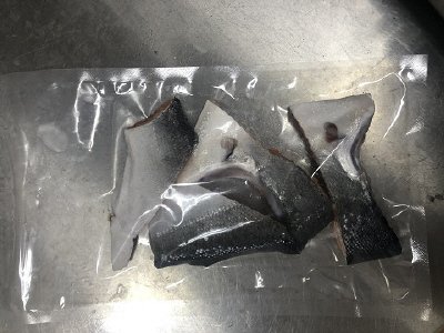 三陸育ちの塩銀鮭切身（中辛口）切落し