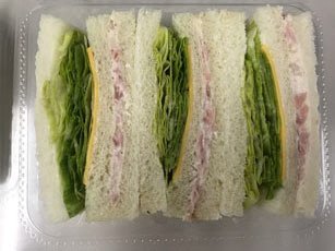 レタスとハムのサンド