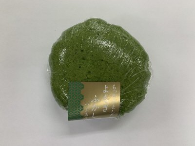 もっちりとしたよもぎふかし（つぶあん）