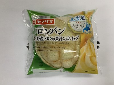 メロンパン（富良野産メロンの果汁入りホイップ）