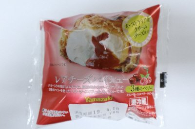 レアチーズパイシュー（３種のベリー）