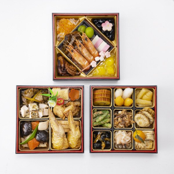 博多　華味鳥お　せち３段重（１・２段目）