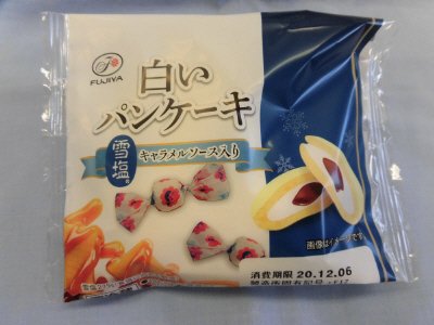 白いパンケーキ（塩キャラメルソース入り）